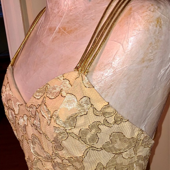 Vintage Bombshell Dress - Picture 2 of 5